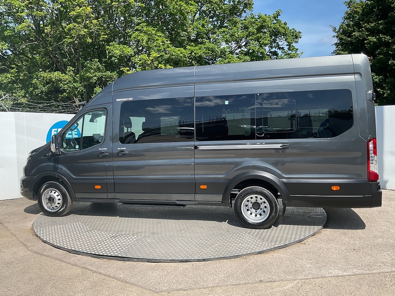 Ford 460 EcoBlue Limited 17 Seater