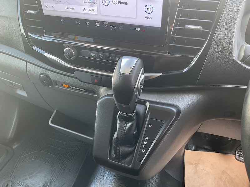 Ford 460 EcoBlue Limited 17 Seater