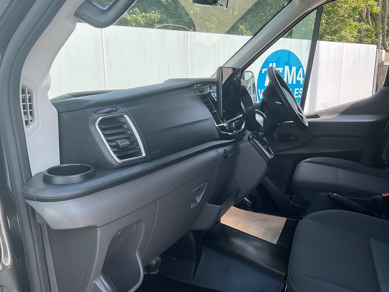 Ford 460 EcoBlue Limited 17 Seater