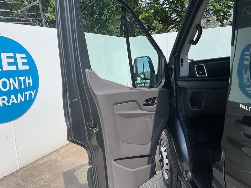 Ford 460 EcoBlue Limited 17 Seater