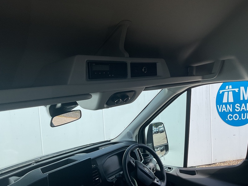 Ford 460 EcoBlue Limited 17 Seater