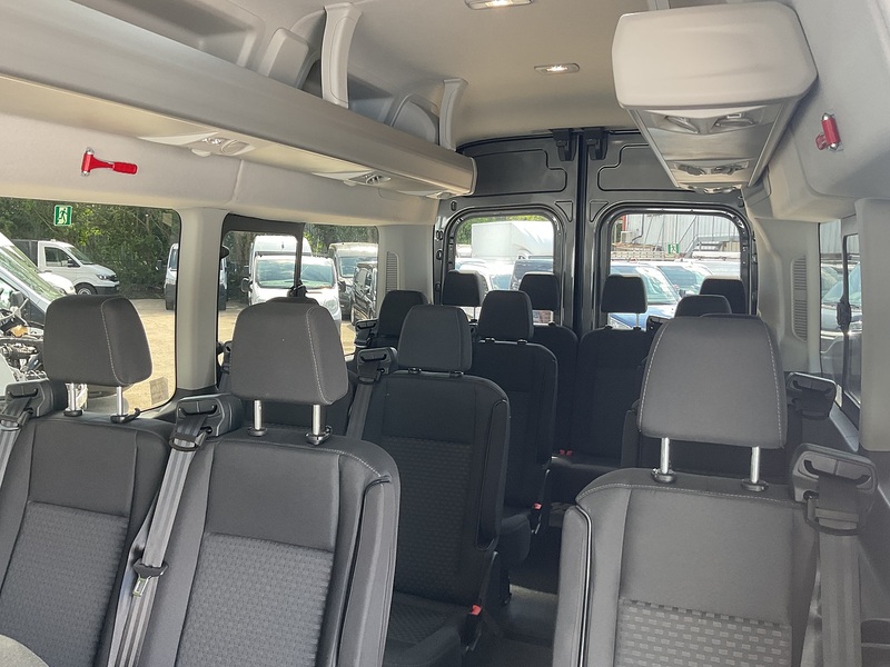Ford 460 EcoBlue Limited 17 Seater