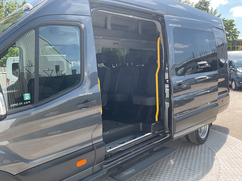Ford 460 EcoBlue Limited 17 Seater