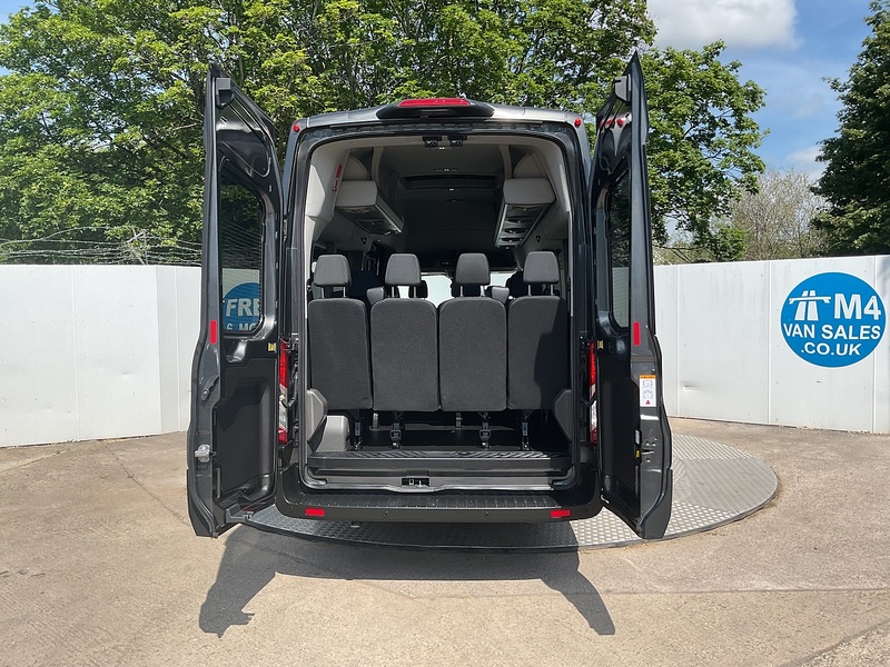 Ford 460 EcoBlue Limited 17 Seater
