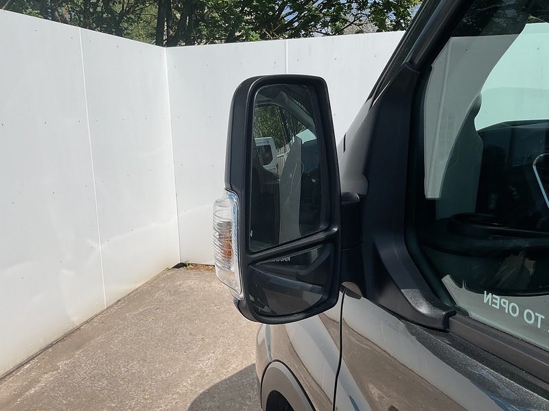 Ford 460 EcoBlue Limited 17 Seater