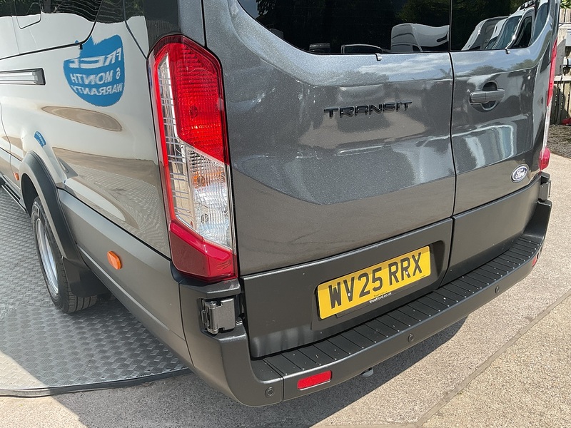 Ford 460 EcoBlue Limited 17 Seater