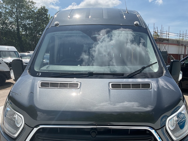 Ford 460 EcoBlue Limited 17 Seater
