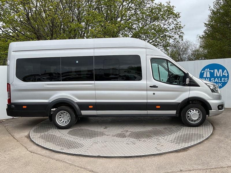 Ford 2.0 460 EcoBlue Limited Minibus Double Cab 5dr Diesel Auto RWD L4 H3 Euro 6 (s/s) (17 Seat, DRW) (170 ps)