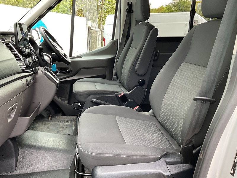 Ford 2.0 460 EcoBlue Limited Minibus Double Cab 5dr Diesel Auto RWD L4 H3 Euro 6 (s/s) (17 Seat, DRW) (170 ps)