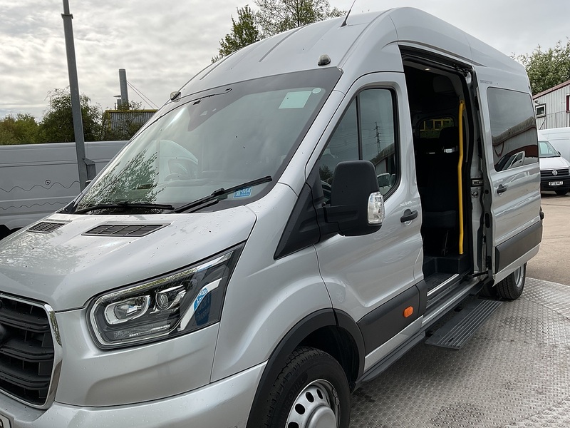 Ford 2.0 460 EcoBlue Limited Minibus Double Cab 5dr Diesel Auto RWD L4 H3 Euro 6 (s/s) (17 Seat, DRW) (170 ps)