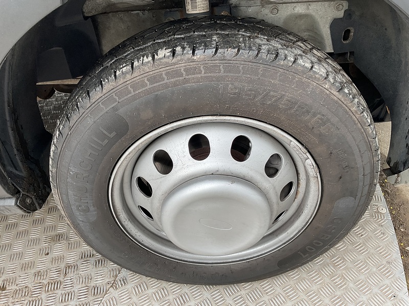 Ford 2.0 460 EcoBlue Limited Minibus Double Cab 5dr Diesel Auto RWD L4 H3 Euro 6 (s/s) (17 Seat, DRW) (170 ps)