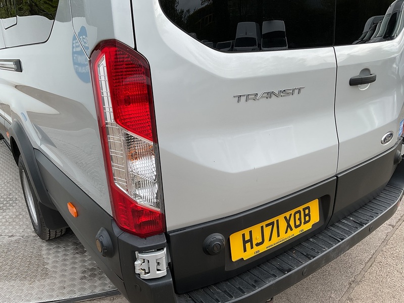 Ford 2.0 460 EcoBlue Limited Minibus Double Cab 5dr Diesel Auto RWD L4 H3 Euro 6 (s/s) (17 Seat, DRW) (170 ps)