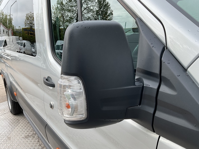 Ford 2.0 460 EcoBlue Limited Minibus Double Cab 5dr Diesel Auto RWD L4 H3 Euro 6 (s/s) (17 Seat, DRW) (170 ps)