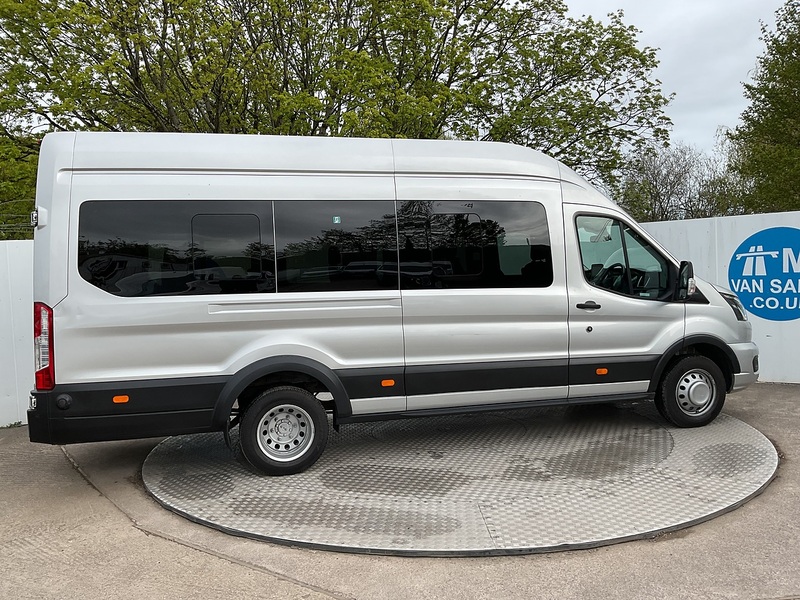 Ford 2.0 460 EcoBlue Limited Minibus Double Cab 5dr Diesel Auto RWD L4 H3 Euro 6 (s/s) (17 Seat, DRW) (170 ps)