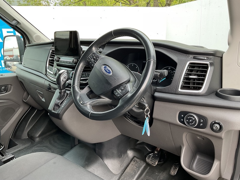 Ford 2.0 460 EcoBlue Limited Minibus Double Cab 5dr Diesel Auto RWD L4 H3 Euro 6 (s/s) (17 Seat, DRW) (170 ps)