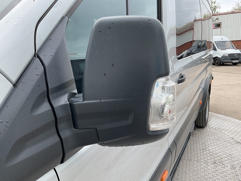 Ford 2.0 460 EcoBlue Limited Minibus Double Cab 5dr Diesel Auto RWD L4 H3 Euro 6 (s/s) (17 Seat, DRW) (170 ps)