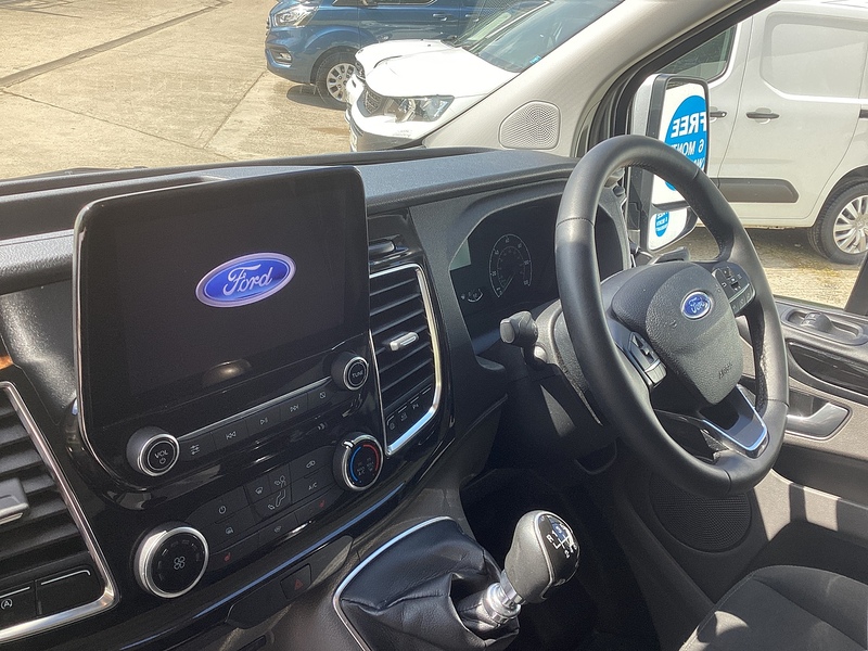 Ford 280 EcoBlue Limited SWB A/C Euro 6