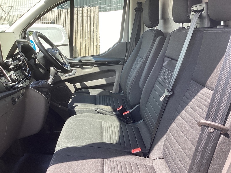 Ford 280 EcoBlue Limited SWB A/C Euro 6