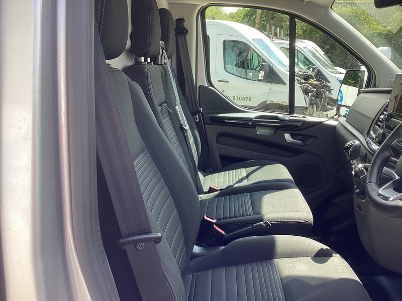 Ford 280 EcoBlue Limited SWB A/C Euro 6