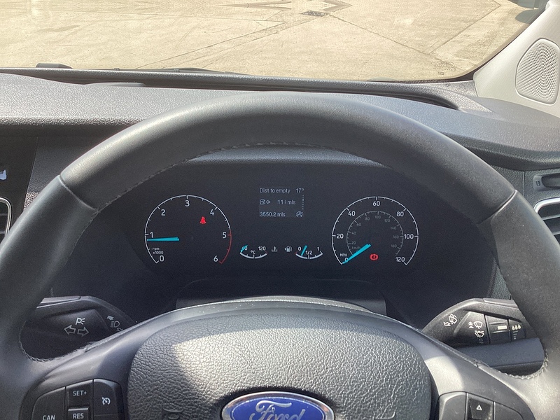 Ford 280 EcoBlue Limited SWB A/C Euro 6