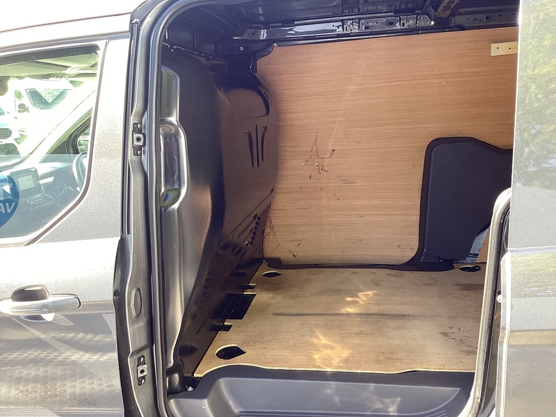 Ford 250 EcoBlue Limited LWB L/R A/C Euro 6