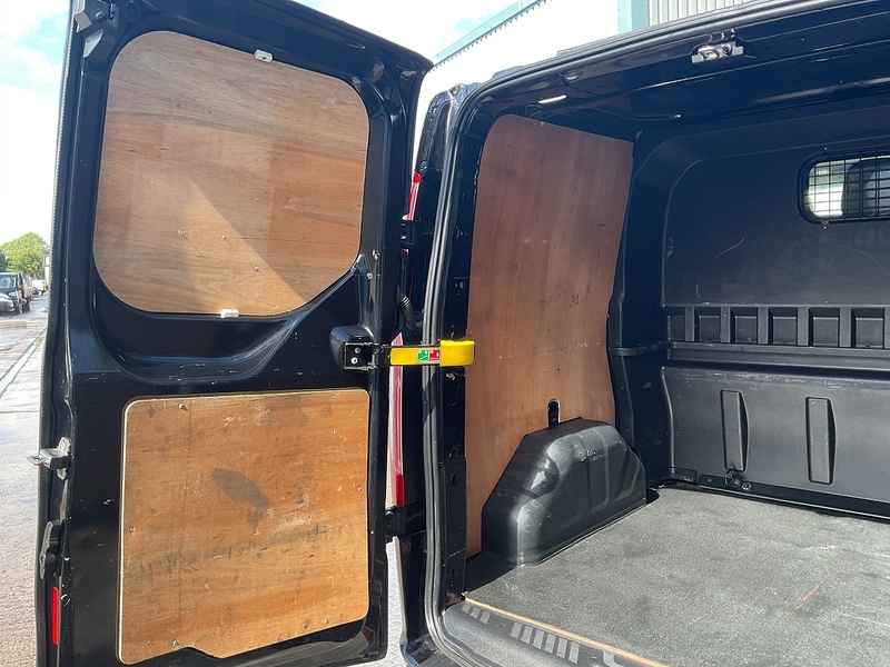 Ford 320 EcoBlue Limited SWB L/R C/C A/C Euro 6