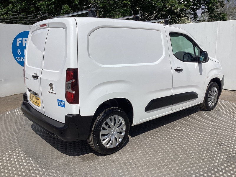 Peugeot 1000 PureTech Professional SWB A/C Euro 6 PETROL