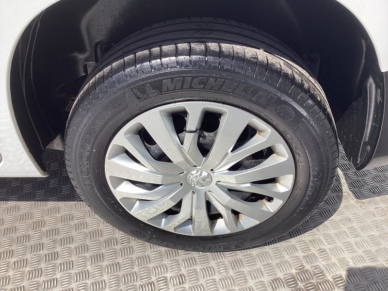 Peugeot 1000 PureTech Professional SWB A/C Euro 6 PETROL