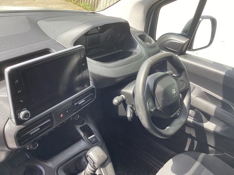 Peugeot 1000 PureTech Professional SWB A/C Euro 6 PETROL