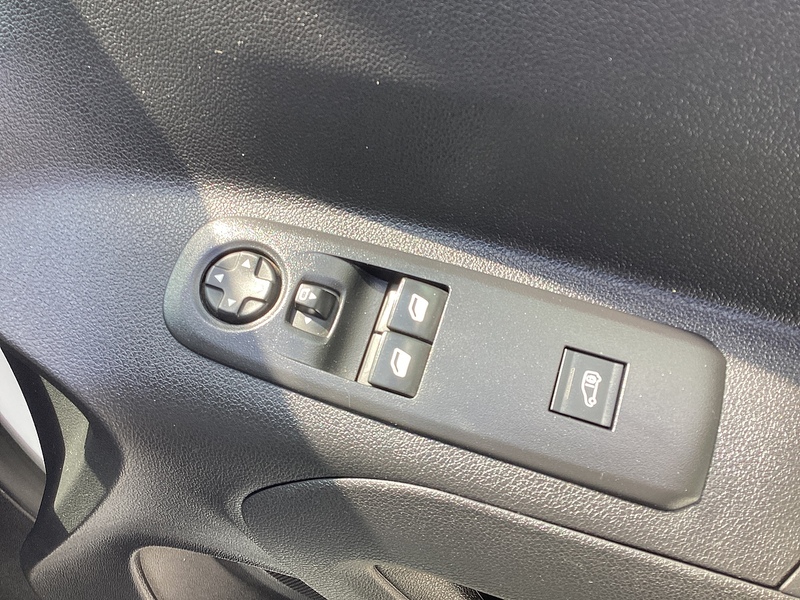 Peugeot 1000 PureTech Professional SWB A/C Euro 6 PETROL