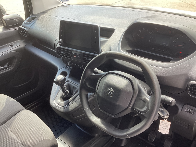 Peugeot 1000 PureTech Professional SWB A/C Euro 6 PETROL