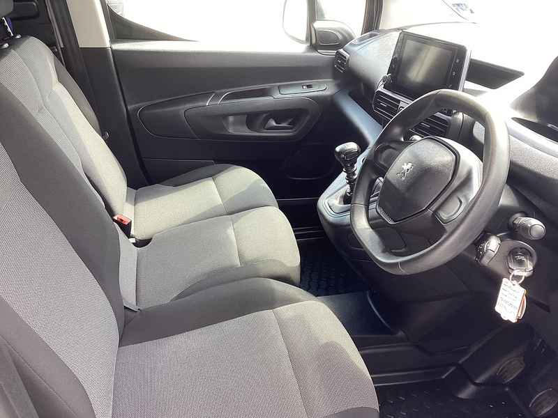 Peugeot 1000 PureTech Professional SWB A/C Euro 6 PETROL