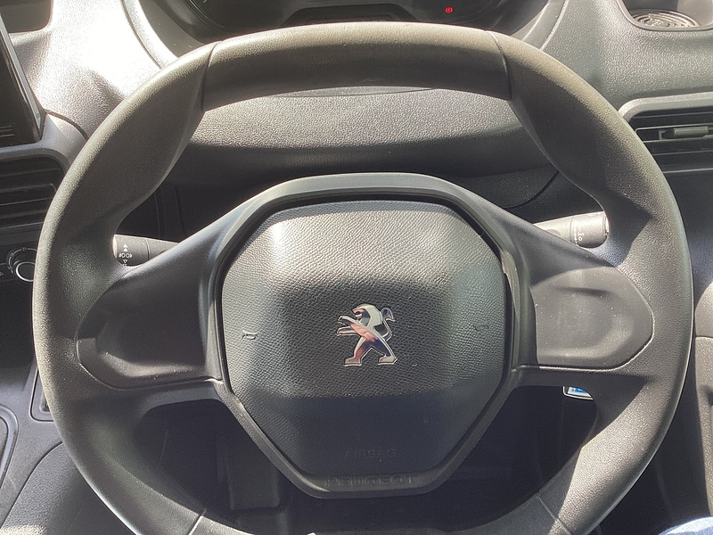 Peugeot 1000 PureTech Professional SWB A/C Euro 6 PETROL
