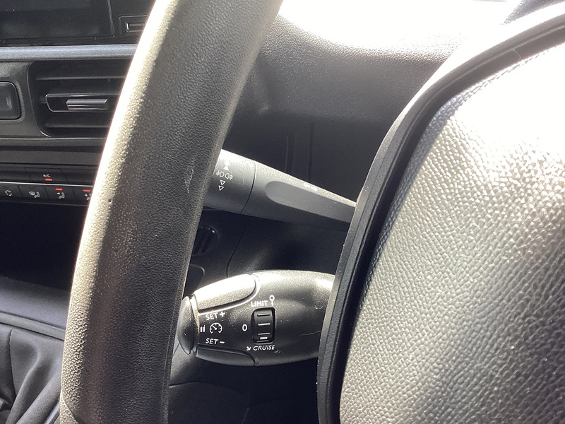 Peugeot 1000 PureTech Professional SWB A/C Euro 6 PETROL