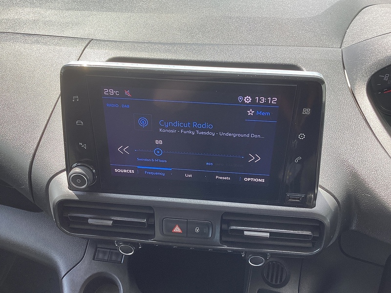 Peugeot 1000 PureTech Professional SWB A/C Euro 6 PETROL