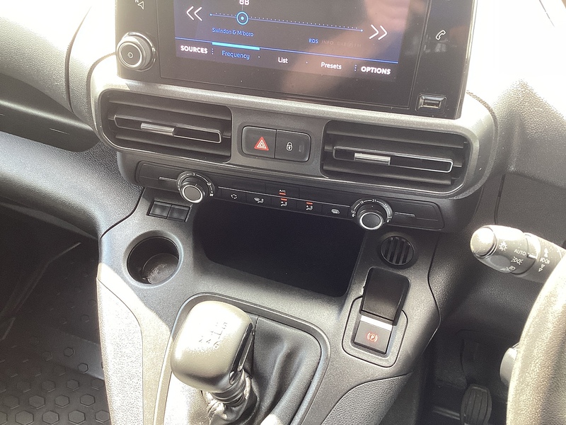 Peugeot 1000 PureTech Professional SWB A/C Euro 6 PETROL