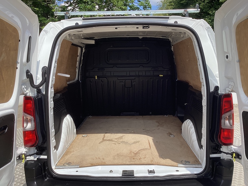 Peugeot 1000 PureTech Professional SWB A/C Euro 6 PETROL