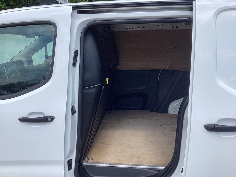 Peugeot 1000 PureTech Professional SWB A/C Euro 6 PETROL