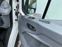 Ford Transit TDCi 410 Trend 15 Seater 