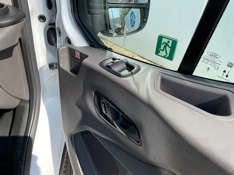 Ford 2.0 460 EcoBlue Trend Minibus 5dr Diesel Manual RWD L4 H3 Euro 6 (s/s) (17 Seat, DRW) (130 ps)