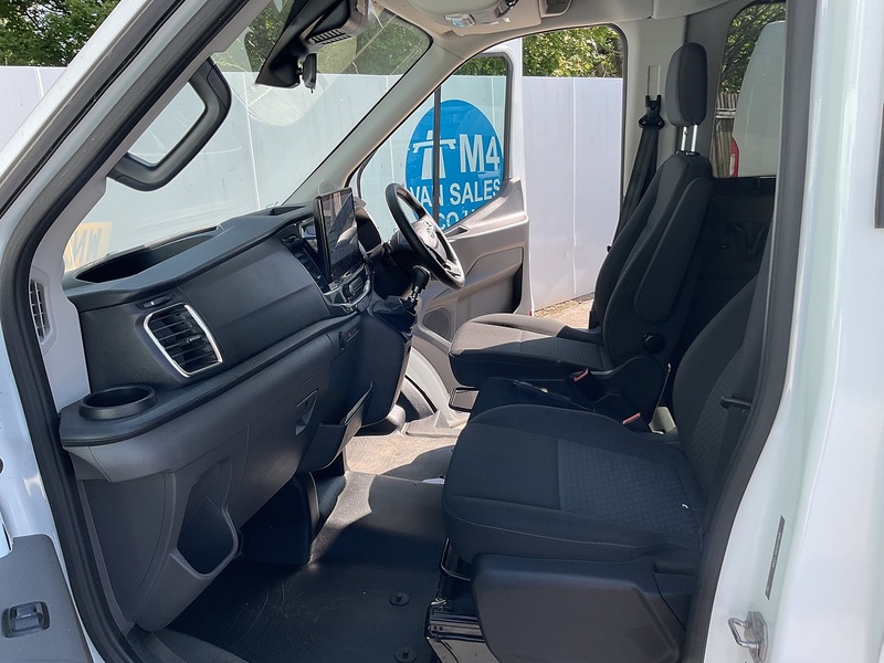Ford 2.0 460 EcoBlue Trend Minibus 5dr Diesel Manual RWD L4 H3 Euro 6 (s/s) (17 Seat, DRW) (130 ps)