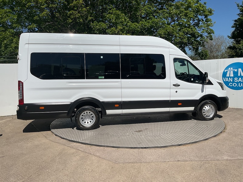 Ford 2.0 460 EcoBlue Leader Minibus Double Cab 5dr Diesel Manual RWD L4 H3 Euro 6 (s/s) (17 Seat, DRW) (130 ps)