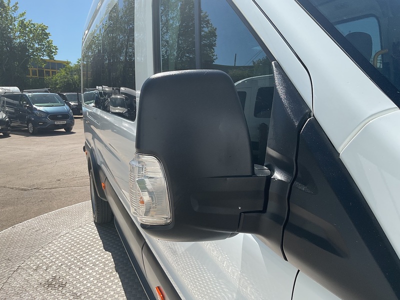 Ford 2.0 460 EcoBlue Leader Minibus Double Cab 5dr Diesel Manual RWD L4 H3 Euro 6 (s/s) (17 Seat, DRW) (130 ps)