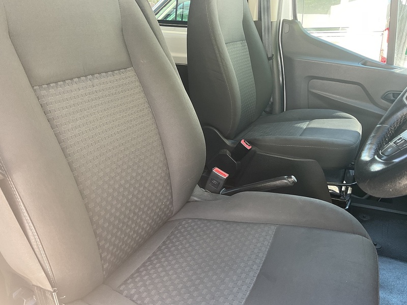 Ford 2.0 460 EcoBlue Leader Minibus Double Cab 5dr Diesel Manual RWD L4 H3 Euro 6 (s/s) (17 Seat, DRW) (130 ps)
