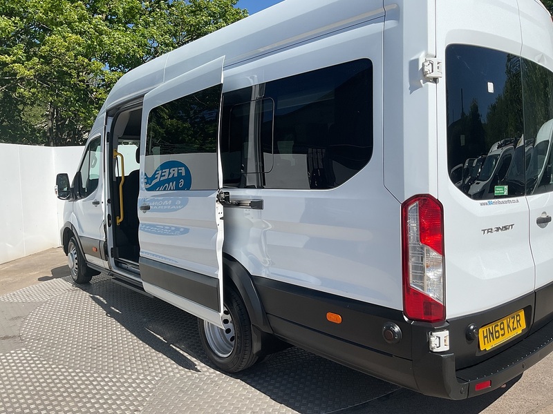 Ford 2.0 460 EcoBlue Leader Minibus Double Cab 5dr Diesel Manual RWD L4 H3 Euro 6 (s/s) (17 Seat, DRW) (130 ps)