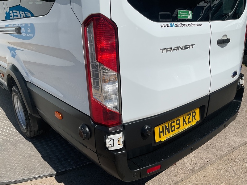 Ford 2.0 460 EcoBlue Leader Minibus Double Cab 5dr Diesel Manual RWD L4 H3 Euro 6 (s/s) (17 Seat, DRW) (130 ps)
