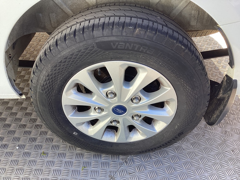 Ford 300 EcoBlue Limited LWB L/R A/C Euro 6
