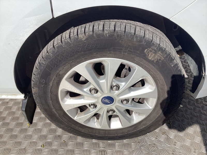 Ford 300 EcoBlue Limited LWB L/R A/C Euro 6