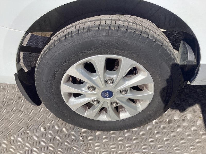 Ford 300 EcoBlue Limited LWB L/R A/C Euro 6