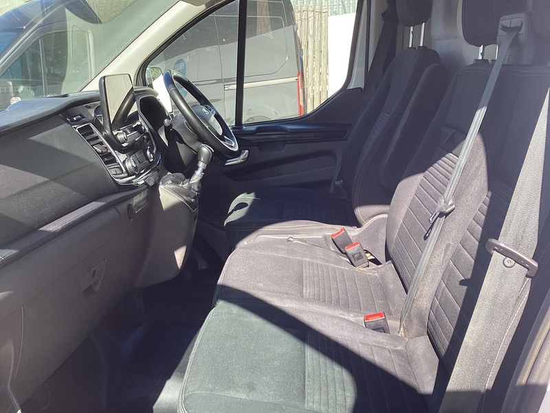 Ford 300 EcoBlue Limited LWB L/R A/C Euro 6